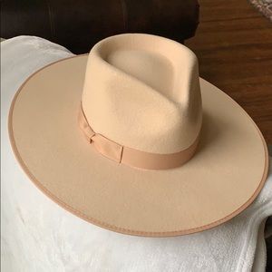 Lack of color Ivory rancher